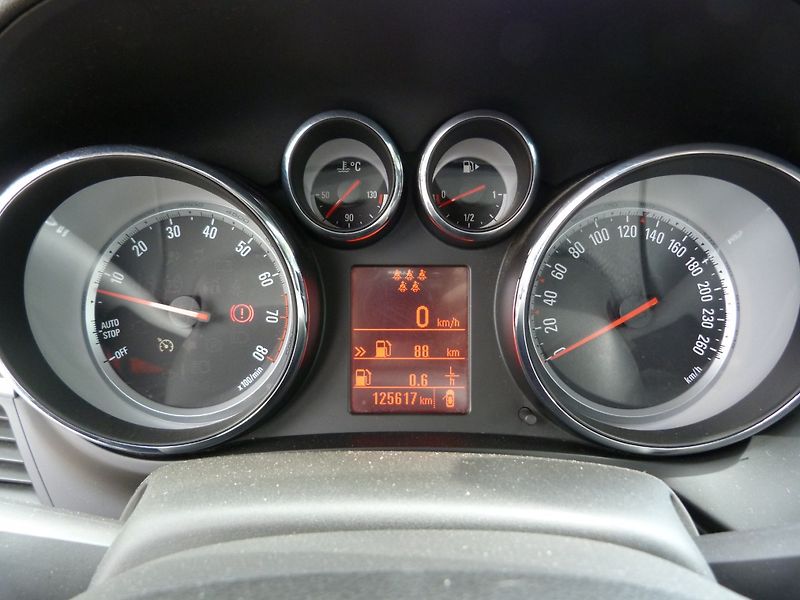 Opel Zafira 1.4 Turbo Edition - fotka 16 z 17