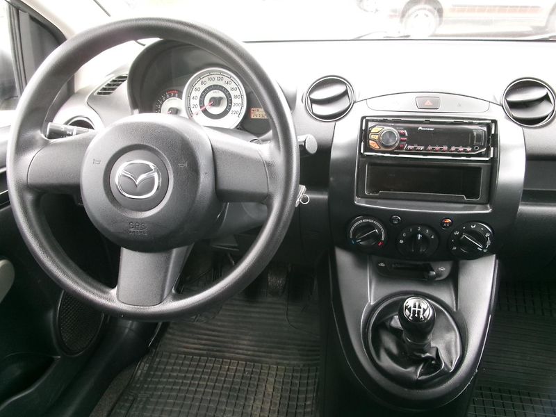 Mazda 2 (2009) 1,3i KLIMA ALU  - fotka 18 z 21