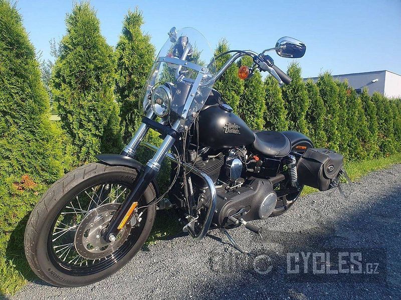 Harley-Davidson FXDB Dyna Street Bob (2014) - fotka 5 z 10