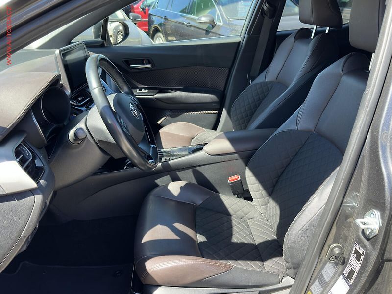 Toyota C-HR (2018) 1.8i, 2.maj,ČR, AT, LED - fotka 9 z 18