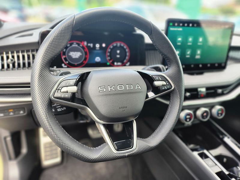 Škoda Superb Sportline 2.0 TDI 110kw DSG - fotka 11 z 30