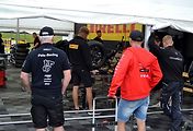 Servisní stánek pneumatik Pirelli.