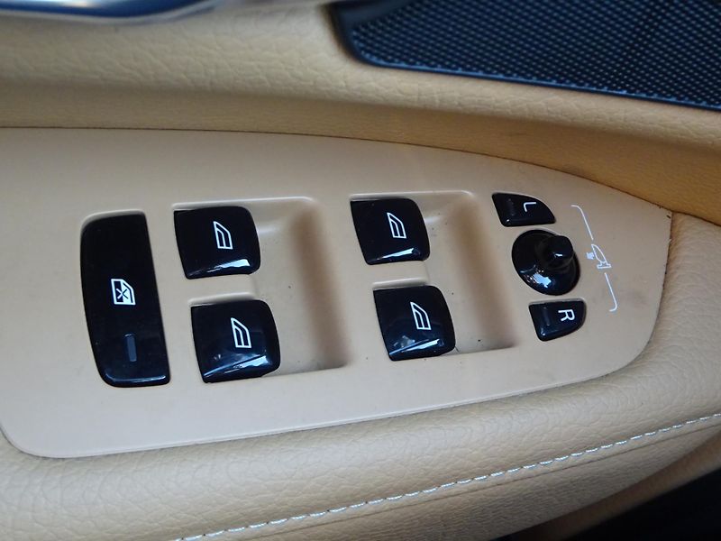 Volvo V90 D4 140kW BUSINESS PLUS DPH - fotka 20 z 32