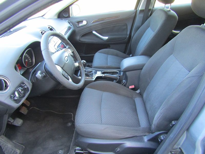 Ford Mondeo (2008) 2.0 TDCi GHIA 1.MAJITEL - fotka 19 z 43