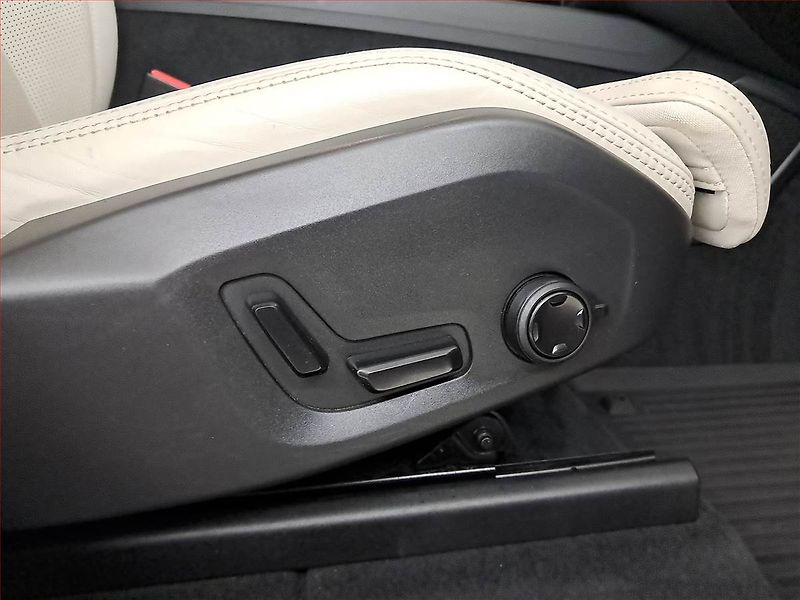 Volvo XC60 (2018) D4 AWD - fotka 16 z 24