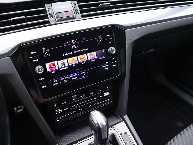 Volkswagen Passat 2,0 TDI 110kW DSG R-line 1.Maj - fotka 20 z 32