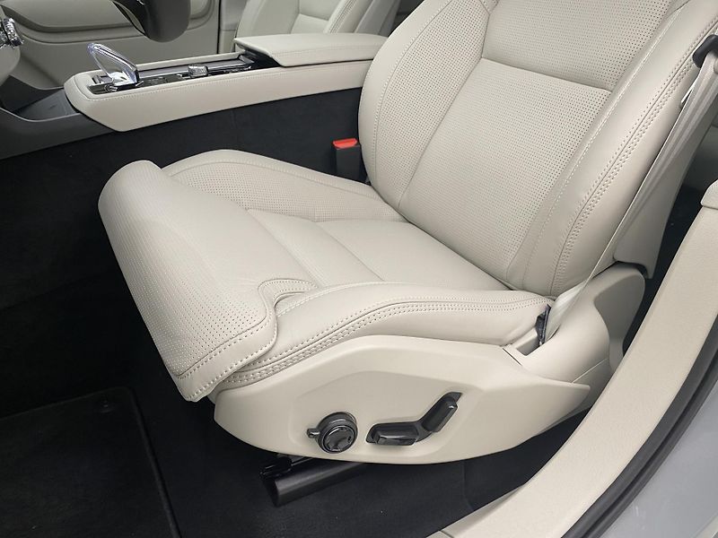 Volvo XC90 (2026) B5 AWD AUT BRIGHT PLUS 7míst - fotka 25 z 55