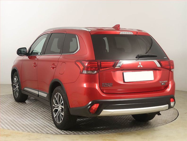 Mitsubishi Outlander (2018) Intense 2.0, 4X4, Automat - fotka 4 z 25