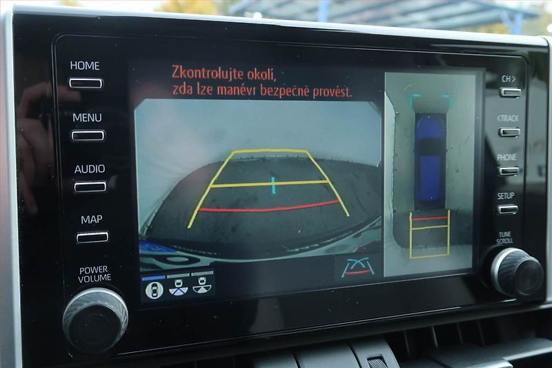 Toyota RAV4 (2019) 2.5 Hybrid - fotka 17 z 30