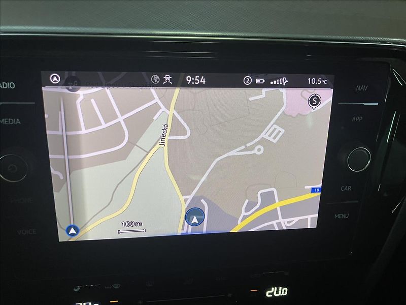 Volkswagen Passat 2,0 TAŽNÉ, KEYLESS, EL.KUFR - fotka 22 z 36