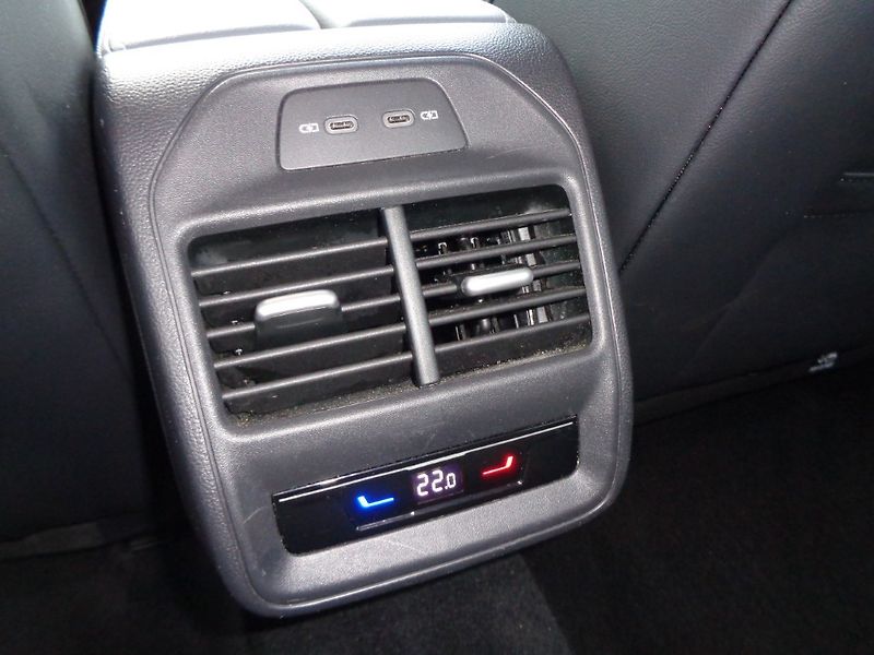 Volkswagen Passat Business  1.5 eTSI 7DSG  110 k - fotka 27 z 30