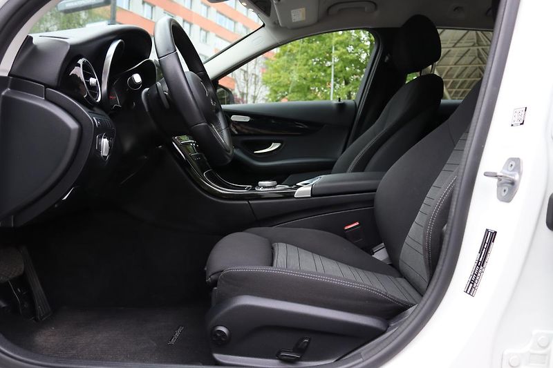 Mercedes-Benz Třídy C 300de PLUG-IN HYB KOMBI 225kW - fotka 24 z 48