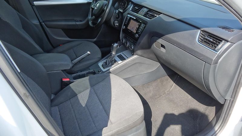 Škoda Octavia Kombi 1.6TDi DSG Ambi.plus - fotka 4 z 14