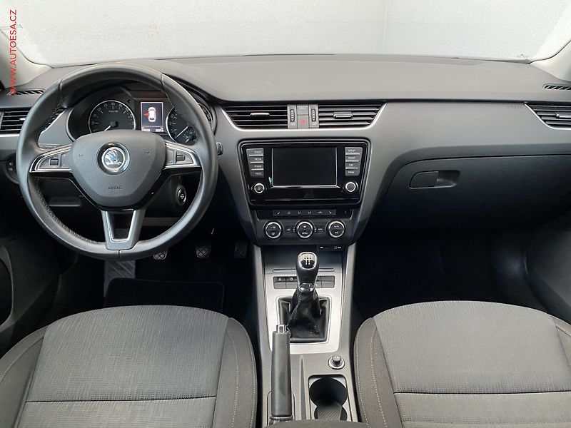 Škoda Octavia (2015) 1.6 TDI, ČR, AC, výhřev sed. - fotka 8 z 17