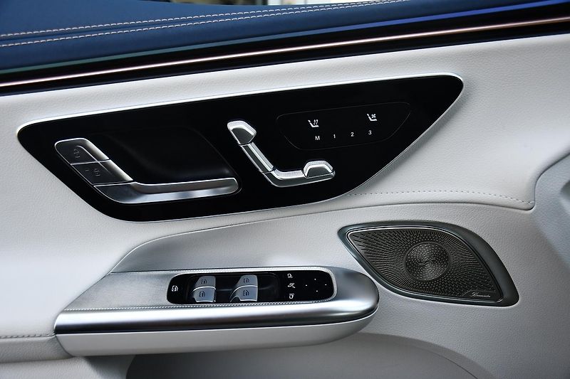 Mercedes-Benz EQE 350 4MATIC 4L-ZÁRUKA  - fotka 27 z 58