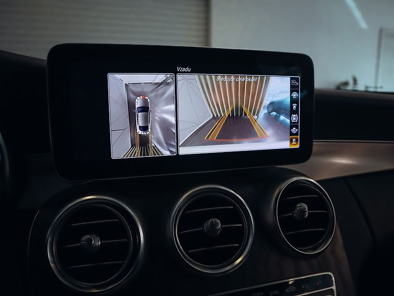 Mercedes-Benz Třídy C C 300d coupe 4MATIC AMG - fotka 13 z 32