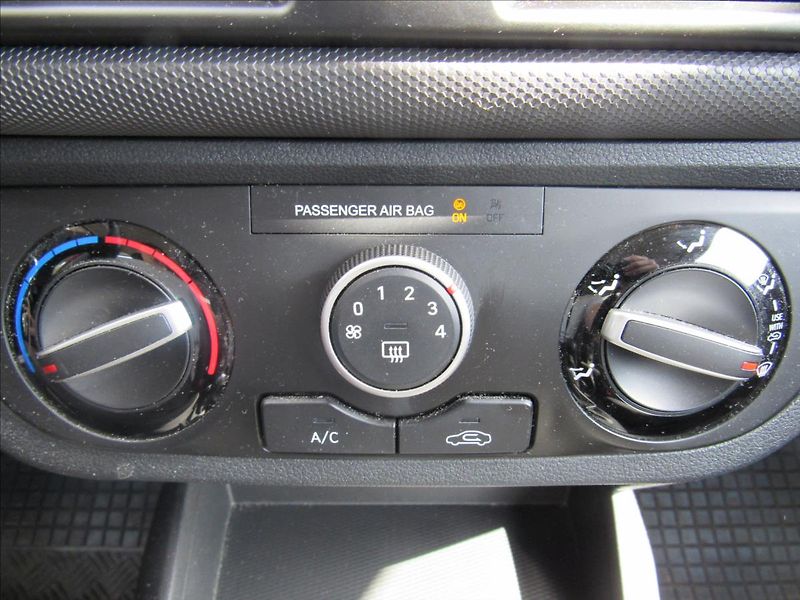 Hyundai i10 1,0 MPi 49kW - fotka 17 z 28