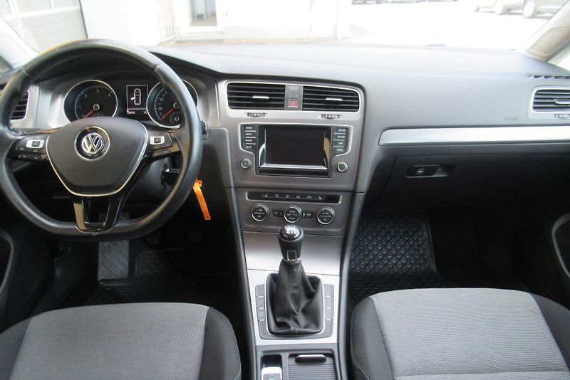 Volkswagen Golf 1.6 TDI 4MOTION AUT. KLIMA - fotka 9 z 21