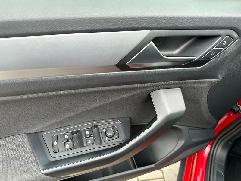 Volkswagen T-Roc Life 1.5 TSI 110kW DSG - fotka 19 z 20