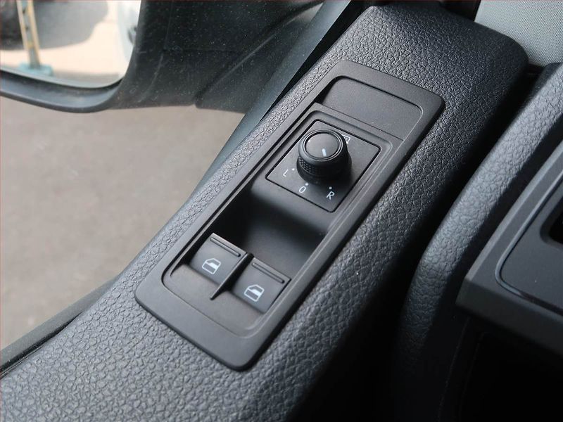 Volkswagen Caravelle (2019) 2.0 TDI, 1Maj - fotka 15 z 15