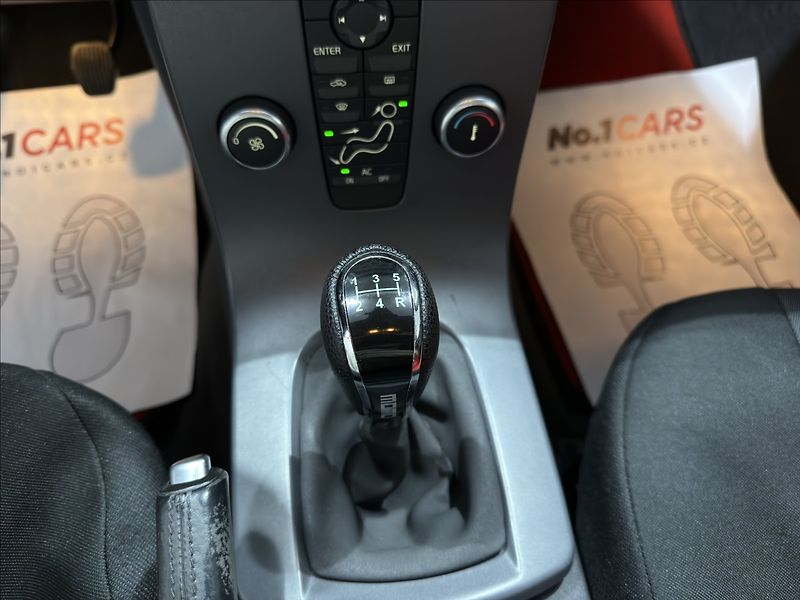 Volvo C30 1,8   i KLIMATIZACE SERVIS ALU - fotka 12 z 19