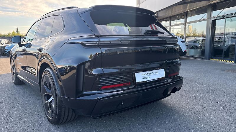 Porsche Cayenne Turbo Electric - fotka 14 z 25