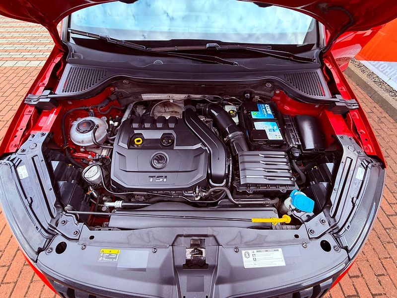 Škoda Karoq 1.5 TSi Sportline 4x4 DSG, ČR - fotka 33 z 34