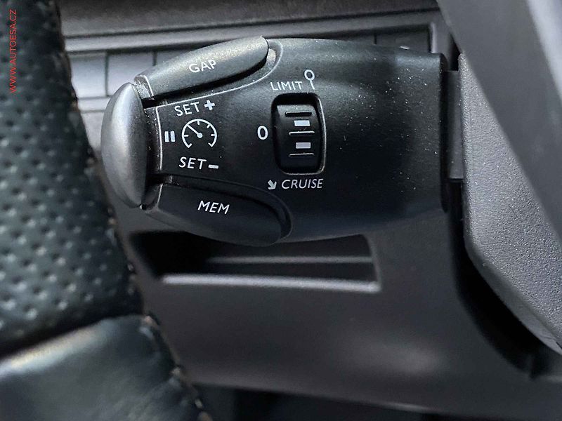 Peugeot 5008 (2019) 2.0 HDi, GT, AT, LED, navi - fotka 15 z 18