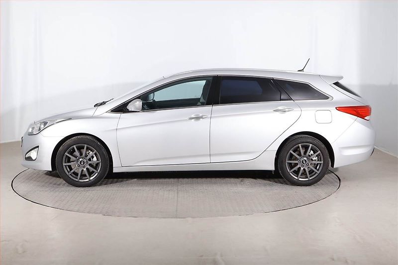 Hyundai i40 (2012) 1.7 CRDi, Serv.kniha, Xenony - fotka 3 z 23