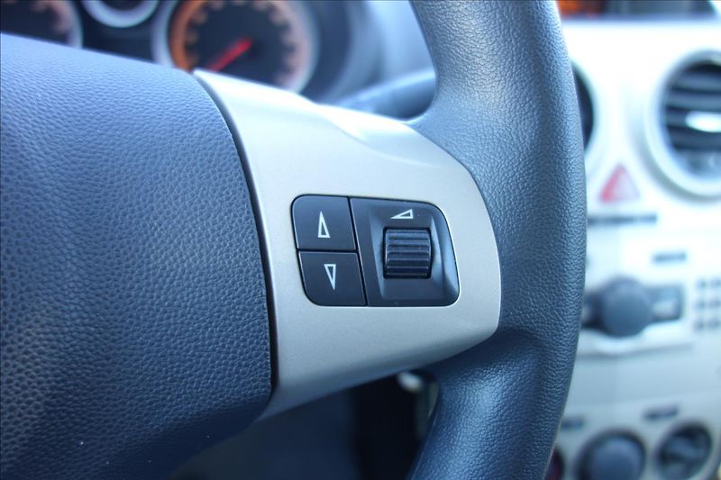 Opel Corsa 1,2 i, ČR, SERV.KN., 44TIS.KM. - fotka 24 z 33