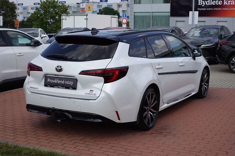 Toyota Corolla 1,8HSD GR Sport Dynamic - fotka 4 z 33