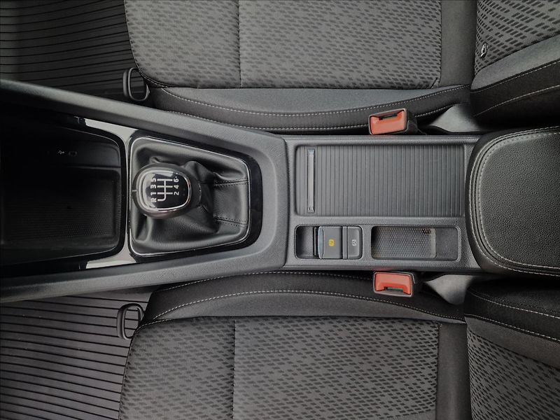 Škoda Octavia 2.0TDI Style, původ ČR,1.Maj. - fotka 37 z 50
