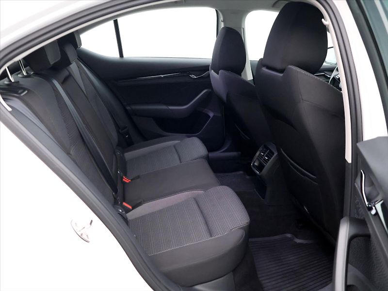 Škoda Octavia 2,0 TDI 110kW Ambition CZ DPh - fotka 12 z 27