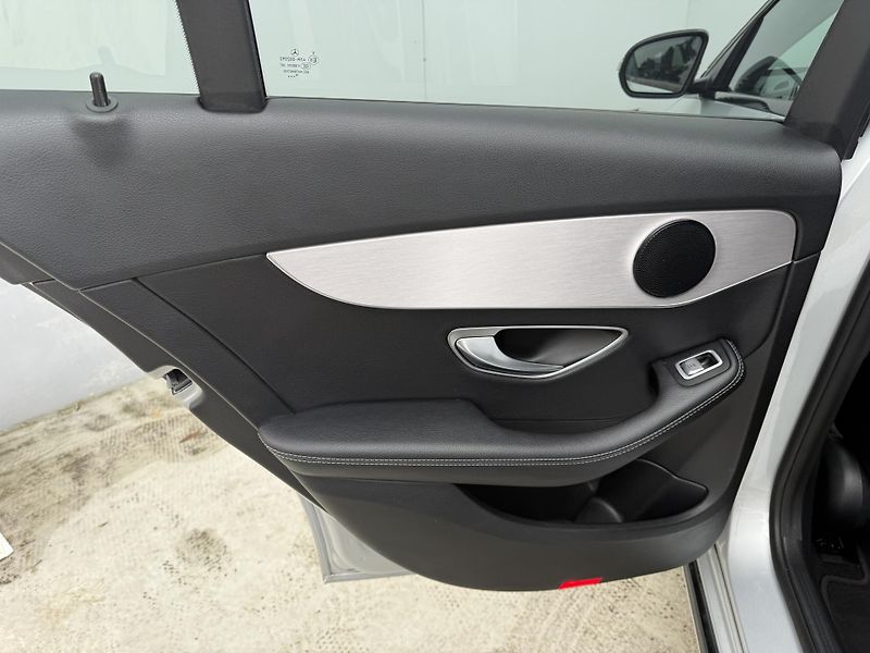 Mercedes-Benz Třídy C (2018) C 300T ser.knížka Webasto - fotka 12 z 28