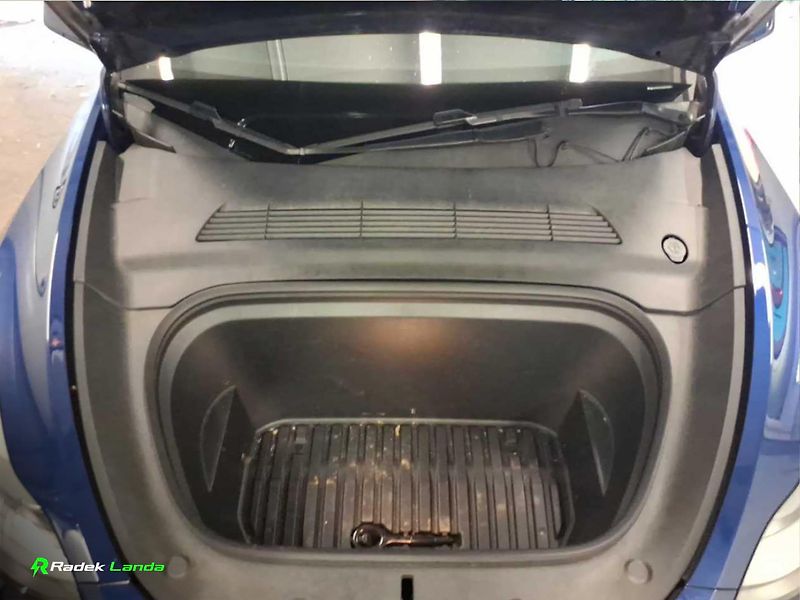 Tesla Model Y (2023) Enhanced Autopilot, Tažné 1600 - fotka 5 z 13