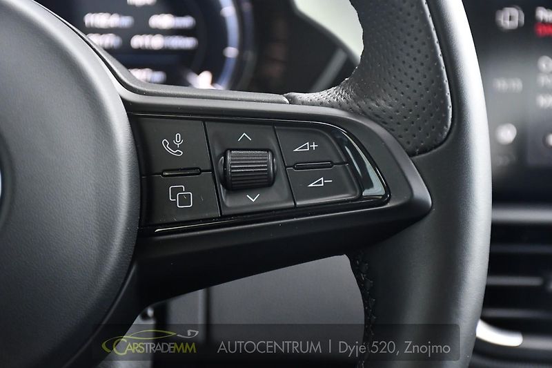 Alfa Romeo Giulia 2.0T 16V 206kW VELOCE AT8 Q4 - fotka 29 z 49