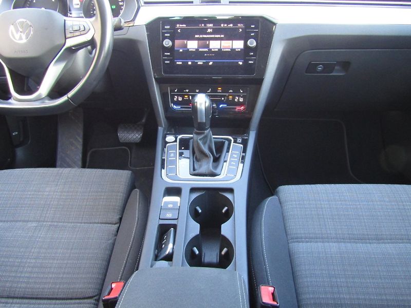 Volkswagen Passat (2021) 2.0 TDI DSG ACC - fotka 17 z 45