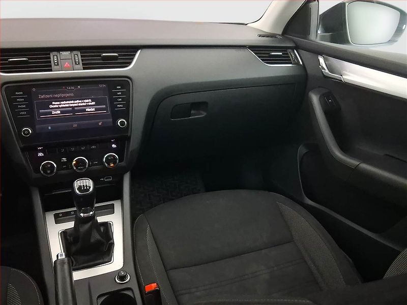 Škoda Octavia (2019) Elegance 2.0 TDI, Tempomat - fotka 7 z 17