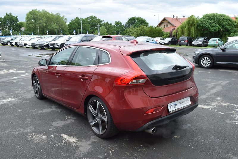 Volvo V40 (2016) 2.0i T2 90kw INSCRIPTION MANUÁ - fotka 11 z 48