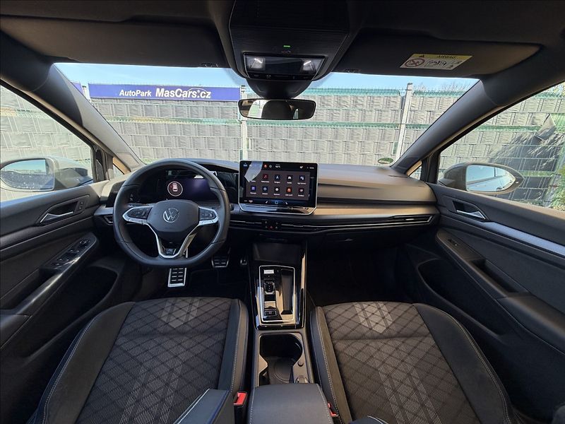 Volkswagen Golf VIII 1.5 eTSI R-Line DSG - fotka 7 z 19