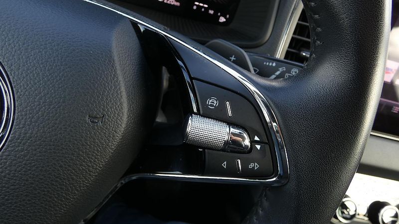 Škoda Karoq 1,5 TSI Ambition DSG - fotka 12 z 24