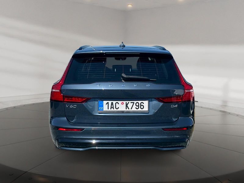 Volvo V60 (2024) PLUS DARK B4 145kW TAŽNÉ CZ - fotka 5 z 11