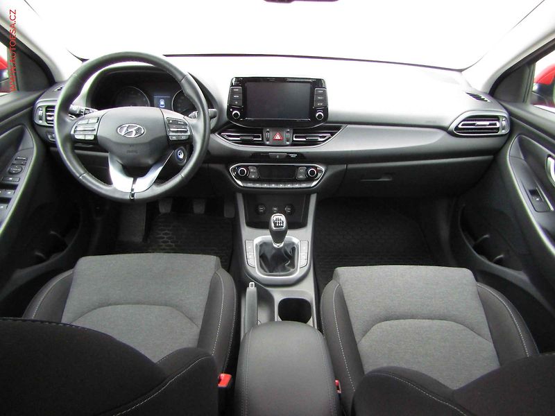 Hyundai i30 (2023) 1.0 T-GDi, ČR, Smart - fotka 8 z 17