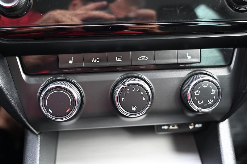 Škoda Octavia 1.6TDI 77KW Edition 4/2015 - fotka 14 z 41