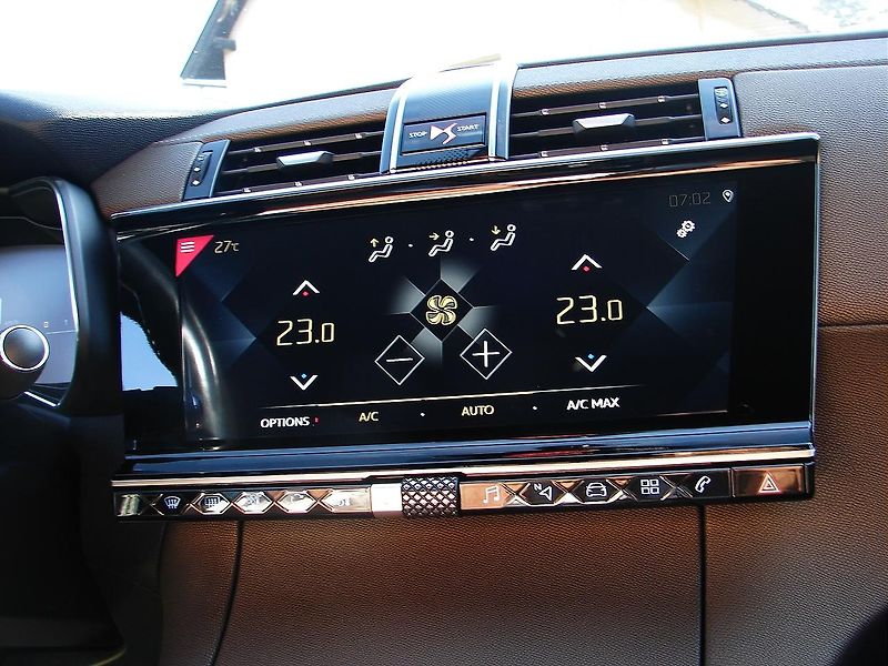 DS Automobiles DS7 Crossback 2.0 BlueHDi 176PS 8-AT KLIMA - fotka 27 z 43