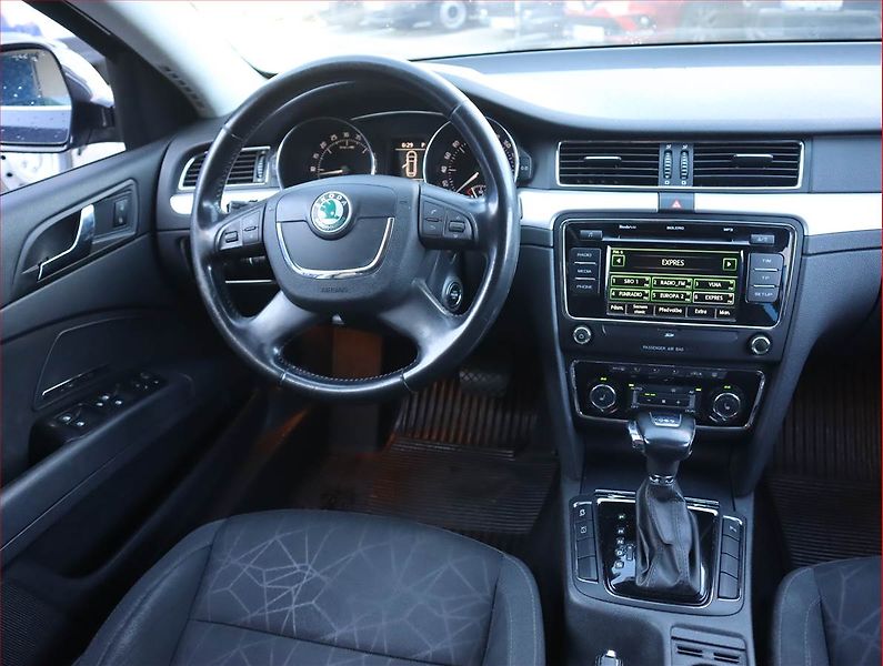 Škoda Superb (2012) 2.0 TDI, Automat, Tempomat - fotka 7 z 18