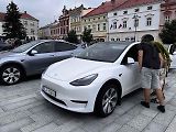 Sraz elektromobilů na náměstí ve Valašském Meziříčí, 5. srpna 2023.