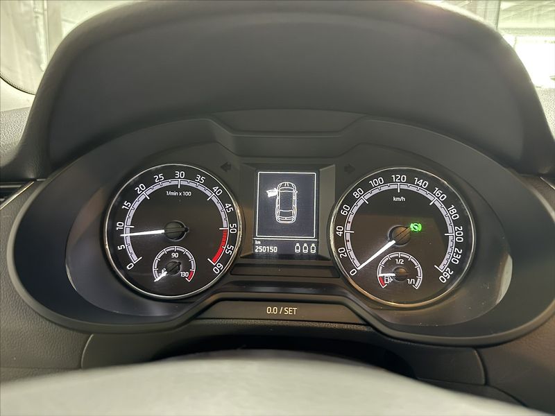 Škoda Octavia 2,0   TDI 110KW FULL LED KAMER - fotka 11 z 31
