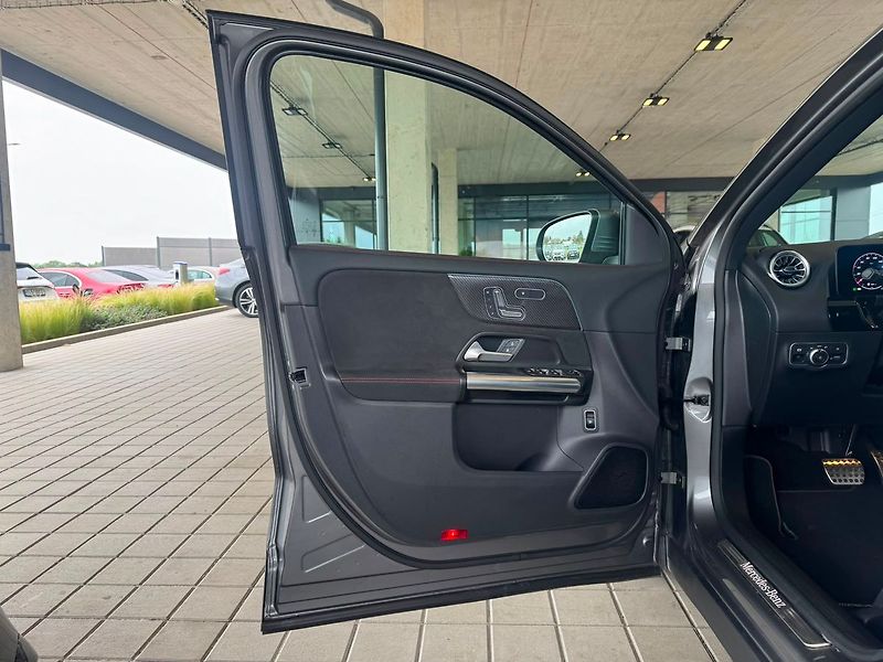 Mercedes-Benz GLA 200d 4MATIC Edition 140 Years - fotka 9 z 20