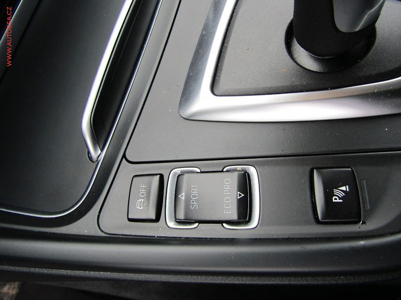 BMW Řada 3 (2016) 2.0d 318d, M Paket, AT - fotka 18 z 21